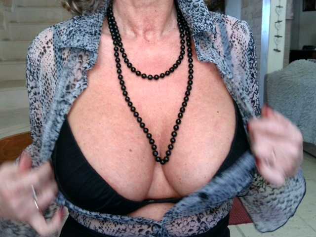 Fotografije -PimentRouge- Vraie francaise a grosse poitrine ,privé cam to cam hum Real French woman with big breasts, private cam to cam hum, for very sex adventures , tip if you like