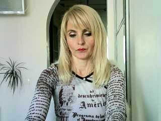Fotografije Adrianessa29 I'll watch your cam for 30. Topless - 50. Naked - 200.