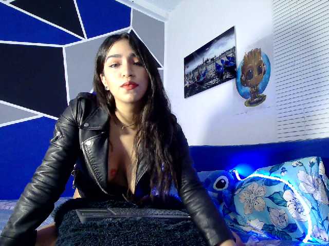 Fotografije AlexaHottie #​latina #​cumshow #​squirt ​LatinaHot Girl Want to play whit Dildo