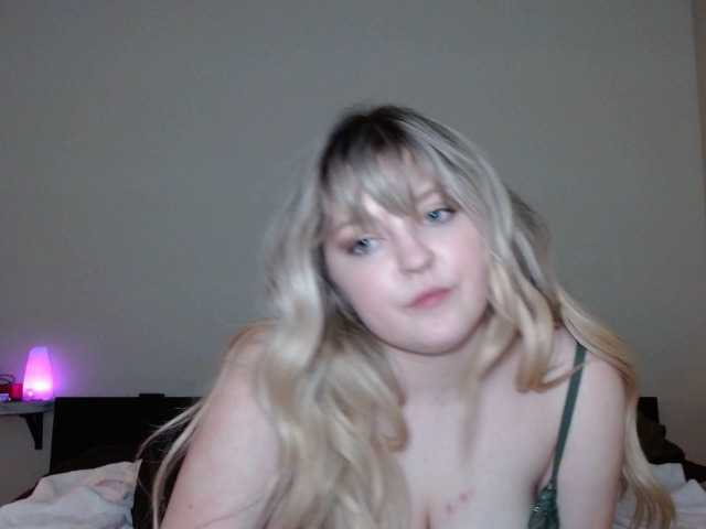 Fotografije AlisaSnow Who wants this YOUNG SLUT to call them DADDY! 5000 cum show!