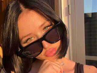 Erotski video chat Ally-nin