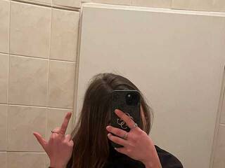 Erotski video chat anirie_findom