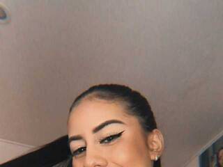 Erotski video chat AriWeet