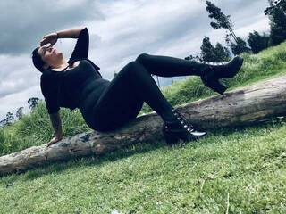 Erotski video chat bella-devil