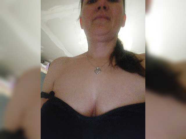 Fotografije Bellashow Breasts....70 tokensPussy....150 tokensInserted dildo in pussy.....400 tokensFully undressed..... 200 tokensHi guys a little help if you like me so i can finish renovating my house .....5000 tokens Thanks i kiss you