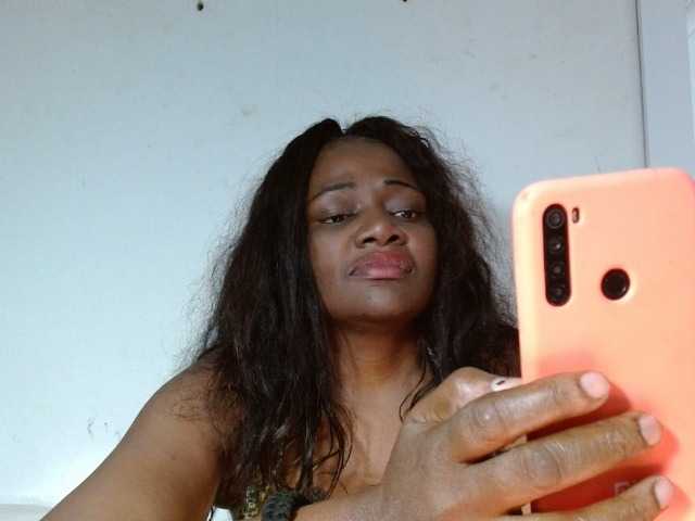 Emitiranje snimki zaslona BigBustyBlack