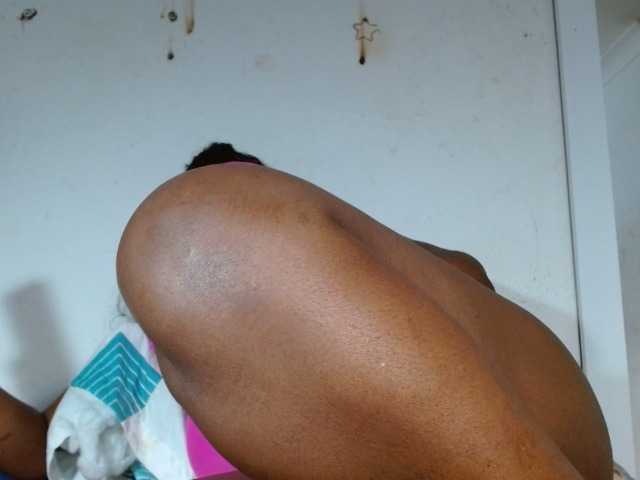 Emitiranje snimki zaslona BigBustyBlack