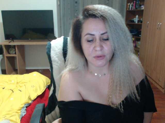 Fotografije BlondeElla 1000 tokens who want me and love me