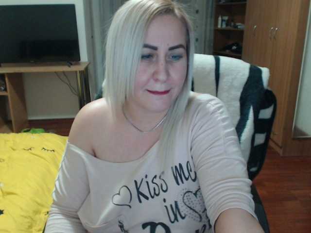 Fotografije BlondeElla 1000 tokens who want me and love me