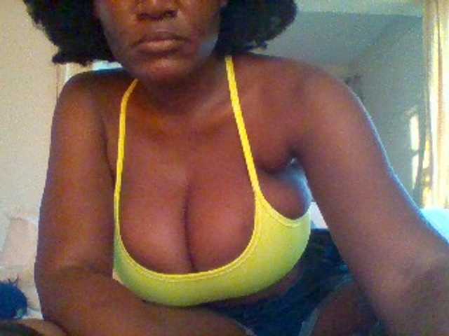 Fotografije BoobieQueen for a show pls tip first#ebony#cum#bigboobs#pvt its my birthday month make ma cum more and more