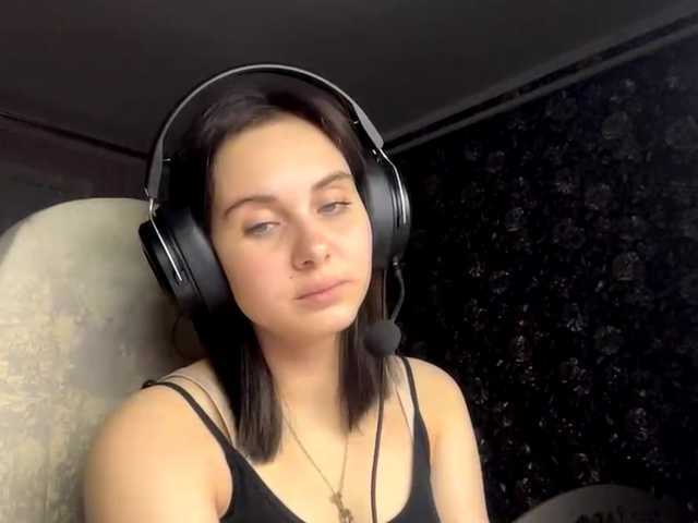 Emitiranje snimki zaslona CANDY-LIPS-GIRL
