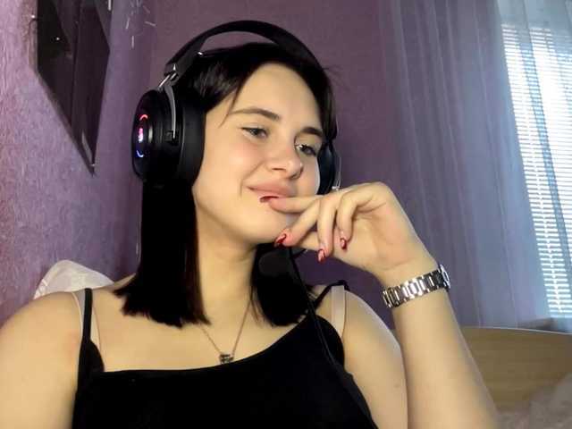 Emitiranje snimki zaslona CANDY-LIPS-GIRL