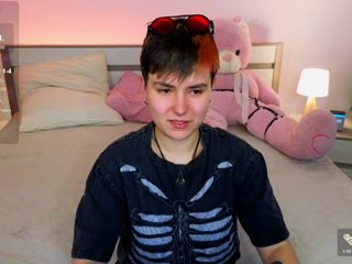 Erotski video chat CharlieeAdams