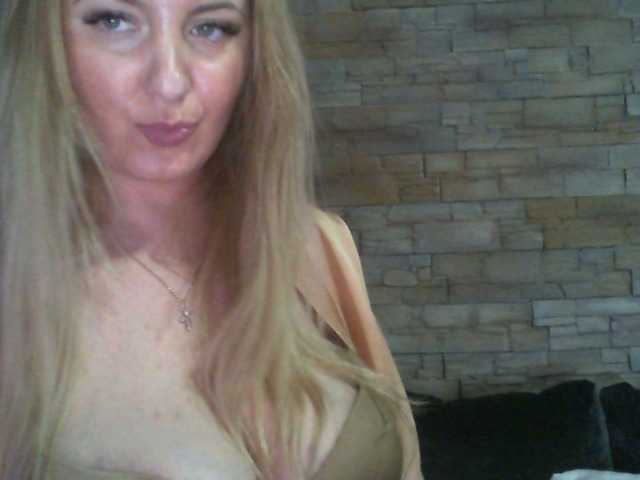 Emitiranje snimki zaslona ChristinaHotX