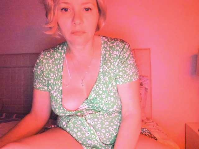 Fotografije Colette1W fire follow me.....lovense from 2 token.) tease 15) naked 1000)strong vibration 112, extra strong vibration 223naked 1000. dream 1 type 40000 token