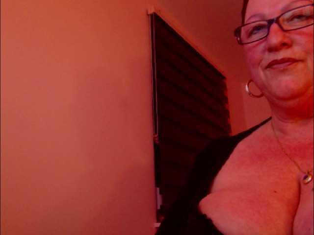 Fotografije Connyat99 Make Mistress Conny happy with the vibration 201 ultra high kiss tits flash 80 tips guys kiss