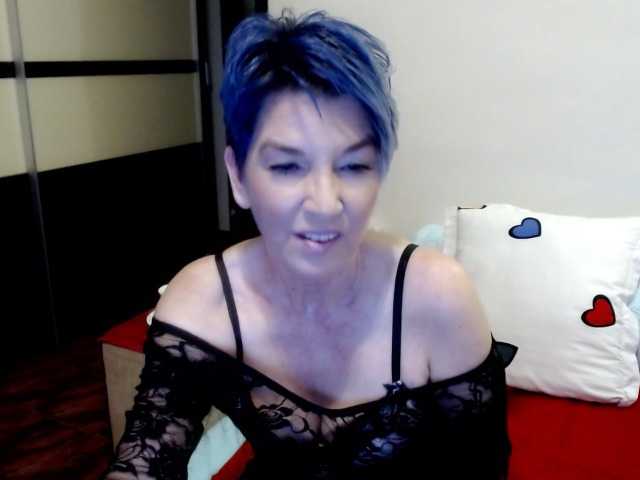 Fotografije cornycamelia Welcome guys to my room ,Hoot Cougar play with me and lest cum toghter
