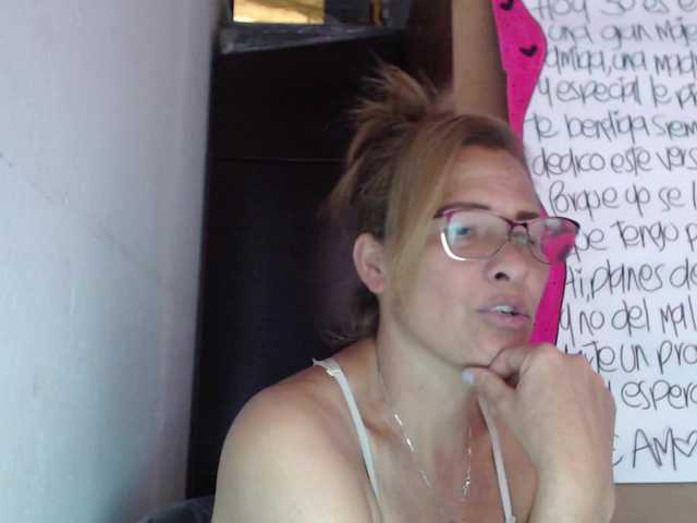 Emitiranje snimki zaslona Daniela-hot1