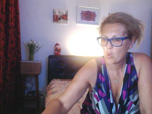 Fotografije Angel_Dm_Milf welcome guys♥let´s enjoy a good moment together, your tips make me undress and make me cum&squirt for you ;) For see tipmenu type /tipmenu #orgasm #squirt #bigboobs #lovense #bigass