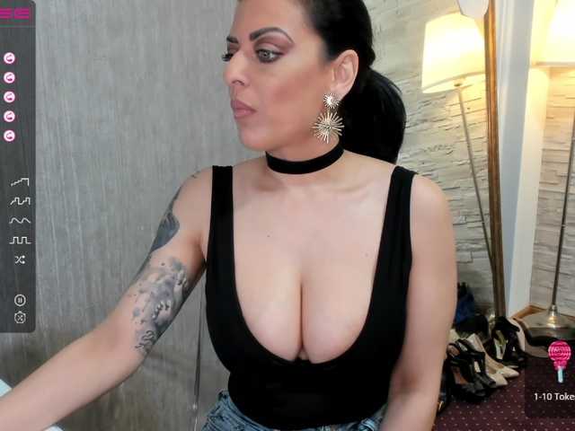 Fotografije ElisaBaxter Hot MILF!!Ready for some fun ? @lush ! ! Make me WET with your TIPS !#brunette #milf #bigtits #bigass #squirt #cumshow #mommy @lovense #mommy #teen #greeneyes #DP #mom
