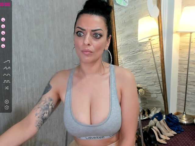 Fotografije ElisaBaxter Hot MILF!!Ready for some fun ? @lush ! ! Make me WET with your TIPS !#brunette #milf #bigtits #bigass #squirt #cumshow #mommy @lovense #mommy #teen #greeneyes #DP #mom