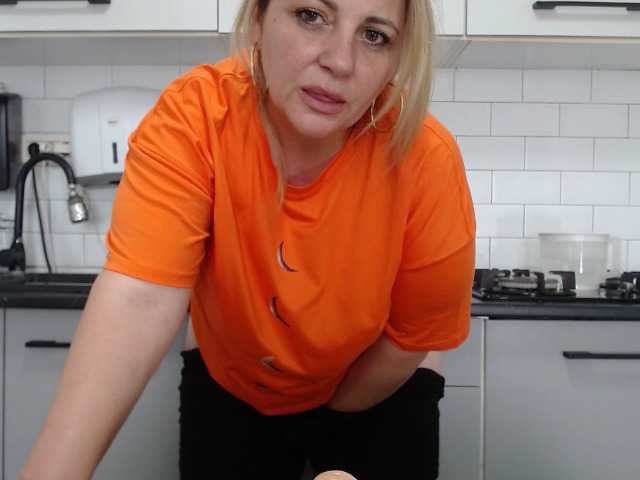 Fotografije EllaSwan #mommy#milf#mature#bigass#bigboobs# @total squirt at goal @total @sofar @remain