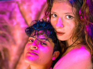 Erotski video chat MiaAndAlex