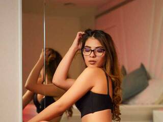 Erotski video chat Emili-Roose