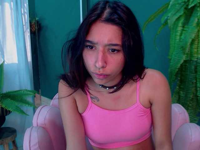 Fotografije emilymadness Make me cum and squirt hard #latina #new #18 #young #smalltits #deepThroat #cum #squirt #playdildo [1000 tokens remaining]