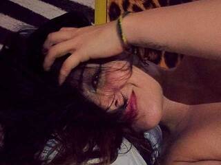 Erotski video chat Flora-med