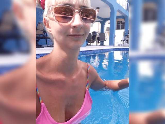 Fotografije FriskyKat 1 token- kiss, 10 tokens- PM, 100 tokens- flash. @remain nude swimming at goal Should I cum on the water jet? I'm lonely on vacation keep me cumpany.
