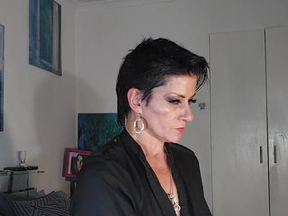 Erotski video chat HelloCleo40