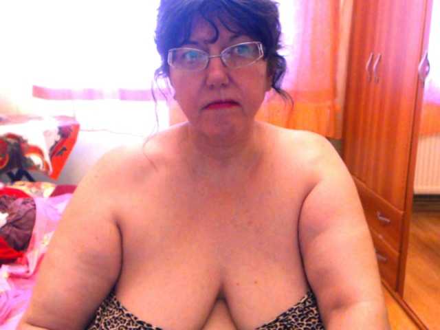 Emitiranje snimki zaslona HugeTitsXXX