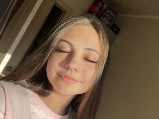 Erotski video chat IonaShay