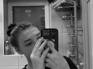 Erotski video chat jeansharp