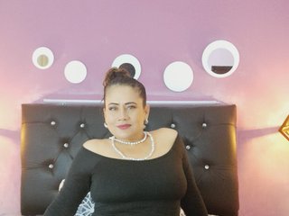 Erotski video chat KathiaHunt