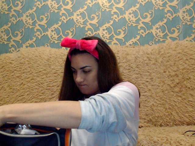 Fotografije KattyCandy Welcome to my room, in public we can just chat, pm-10 tk, open cam - 40 tk, and my name is Maria) 2000 1098 902 goal of day