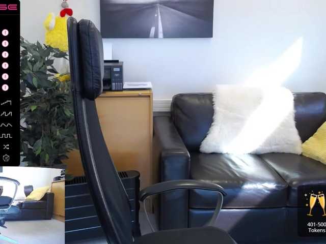 Fotografije KristinaKesh At the office! Lovense Ferri and LUSH ON! Privats welcome!!! Lovense reacting from 3 tok. 99 tok single tip before privat.