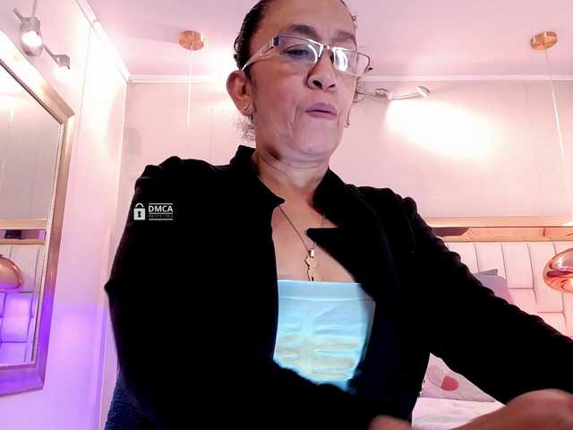 Fotografije Madame_DianaKatherine MATURE WOMEN READY TO FUCK HARD & SQUIRT! Just @remain tokens left to SQUIRT MY PUSSY! Let's do it together, daddy!