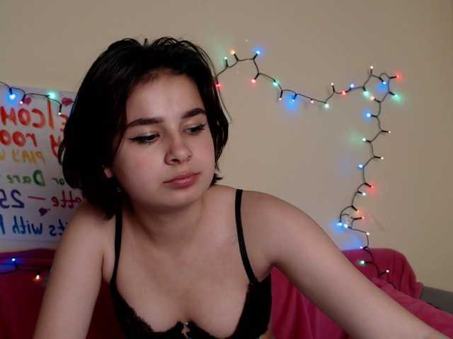 Fotografije laurafoxi Hi guys:)If you like me-20t ,tits-88t,kiss me-25,smoking 55t,c2c-44t,spanks-30t,dance-155t,***GROUP!