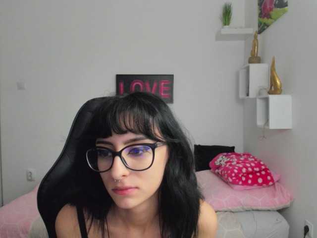 Fotografije LeighDarby18 hey guys, #cum join me #hot show and find out if u can make me #naked #skinny #glasses