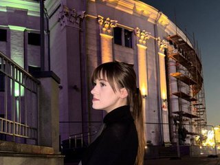 Erotski video chat LesaClouthier