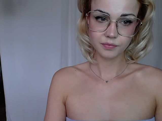 Fotografije lexieSpicy Sweet and yet dang naughty ;) #innocentface #sweet #petite #glasses #fetish #natural #shorthair #domina #teaser #cfmn #joi #cei #cbt #sph #cucktraining