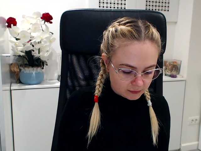 Fotografije LexyTyler Lush on! Broadcasting from my boss office :) so shhhhh #blonde #lushon #shh #onlyfullprivateson #makemecum #glasses