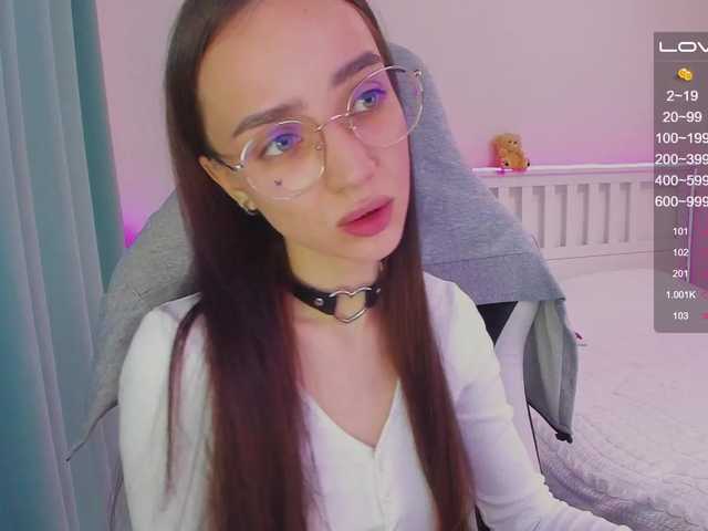 Fotografije Lilith-Cain Menu works only for tokens into a common chat ☺✔For a new gaming laptop to stream and play with you @sofar @remain ✨Press LOVE honney ❤
