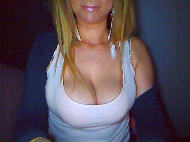 Fotografije Lilly66 hi boys, if u wish to play with me - i use a lots of apps and like to be in touch with my customers, to view u is 20 to see my body 30 :)