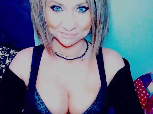 Fotografije Lilly666 hey guys, ready for fun? i view cams for 50, to get preview of me is 70. lovense on, low 20, med 40, high 60. yes i use mic and toys, lets make it wild