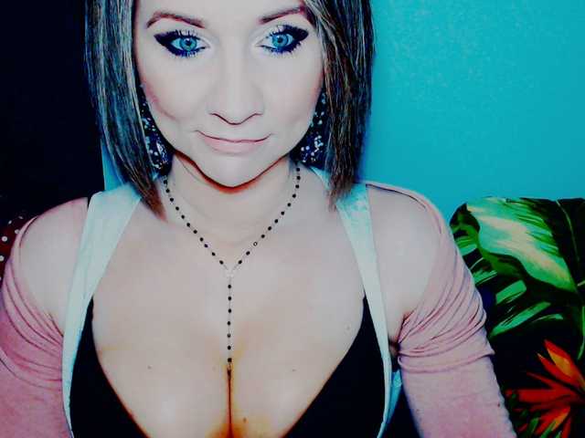 Fotografije Lilly666 hey guys, ready for fun? i view cams for 80 tok, to get preview of my body 90, LOVENSE LUSH Low 15, med 30, high 60, mic on, toys on.... and other things also :)