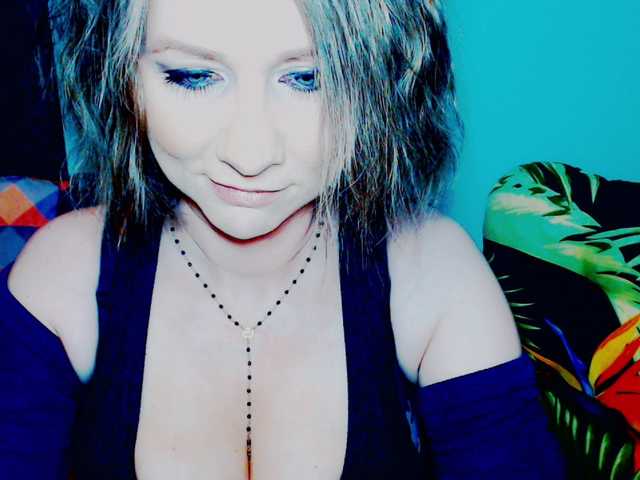 Fotografije Lilly666 hey guys, ready for fun? i view cams for 80 tok, to get preview of my body 90, LOVENSE LUSH Low 15, med 30, high 60, mic on, toys on.... and other things also! :)