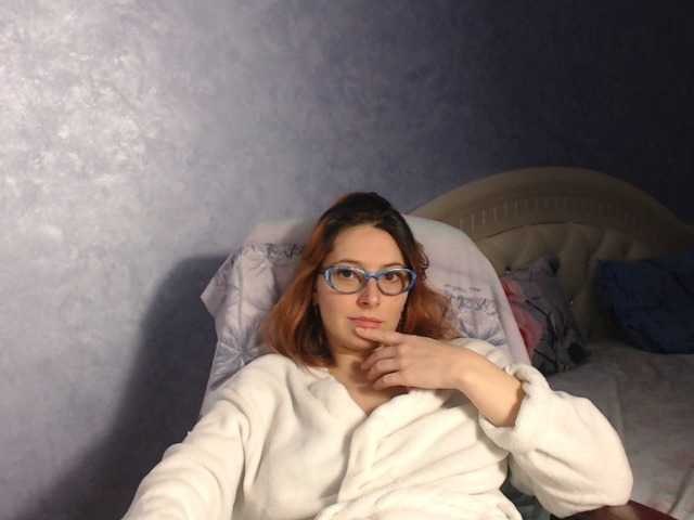 Fotografije LisaSweet23 hi boys welcome to my room to chat and for hot body to see naked in private))